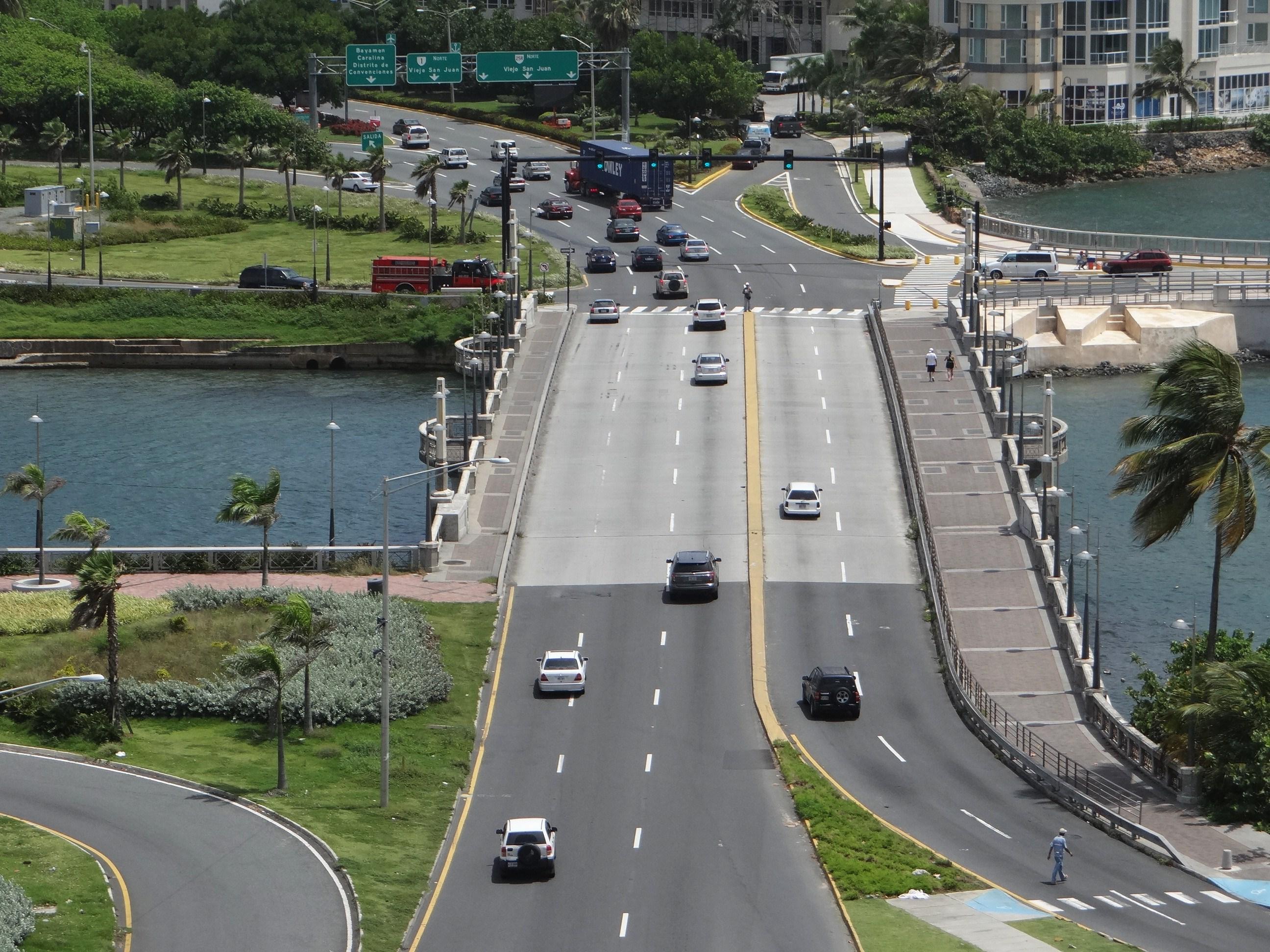 Vista desde la azotea del Edificio del Departamento de Justicia - San Juan (Miramar) - 2013 00028